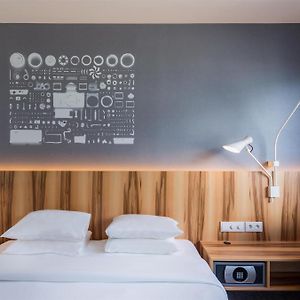 Deluxe King Room Eiffel Tower View
